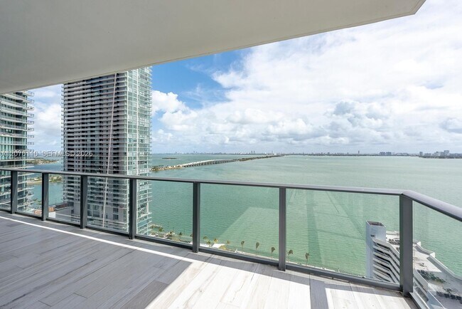 Foto del edificio - 480 NE 31st St