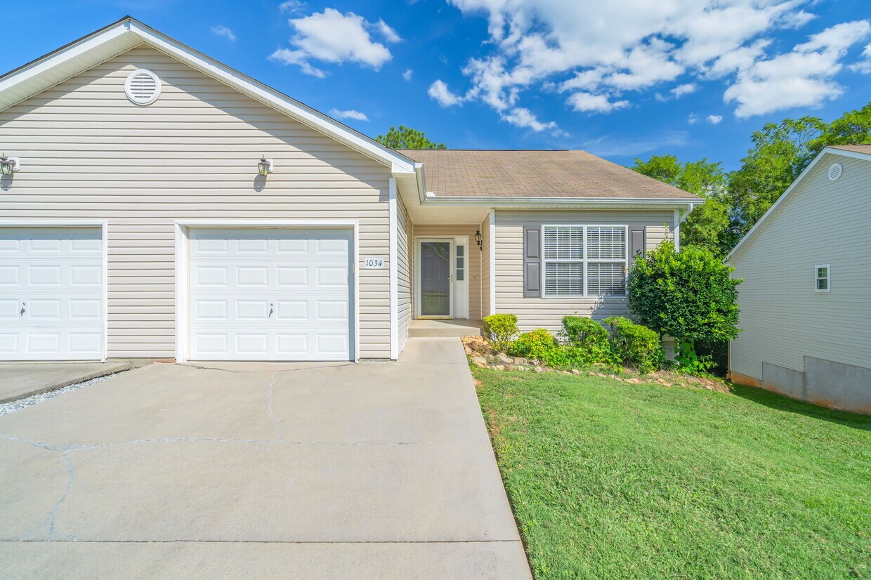 Foto principal - 1034 Brittany Deanne Ln