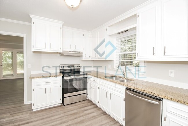 Building Photo - REDUCED!