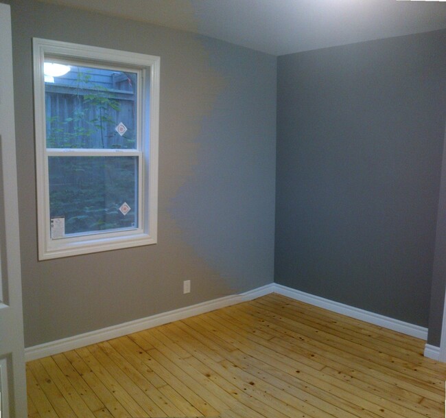 Bedroom, empty (the window is situated about mid bed) - 2084 Poplar St