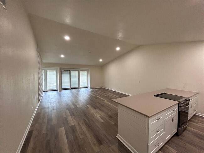 Foto del edificio - 100 Bay Point Dr