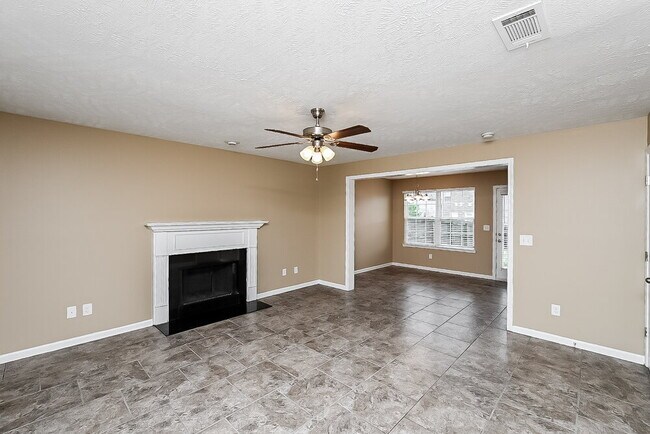 Building Photo - 319 Sarna Dr
