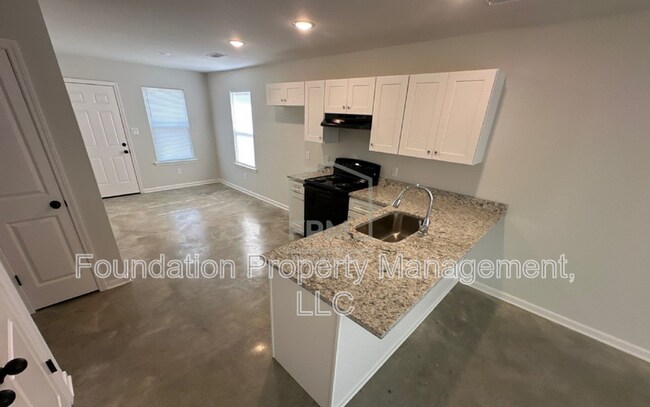 Building Photo - 2510 Sl Henry St