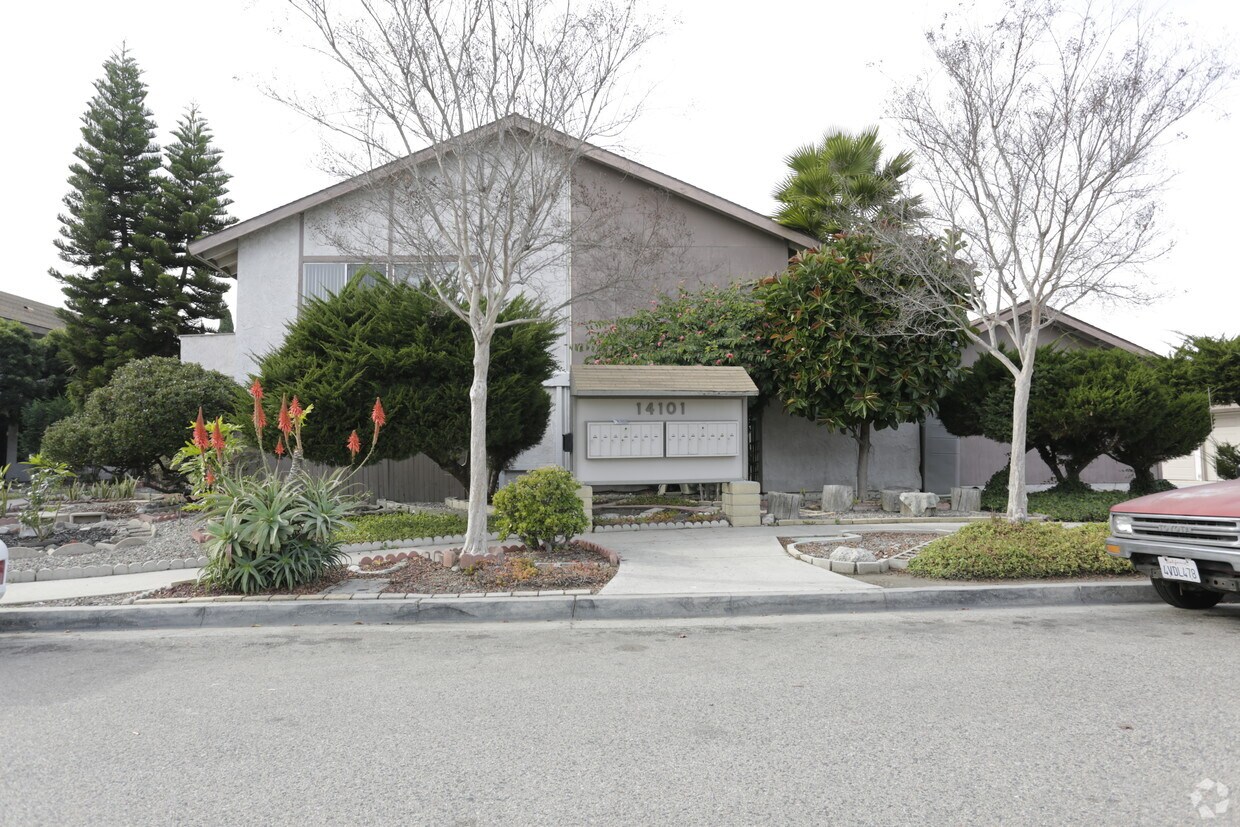 Building Photo - 14101 La Pat Pl