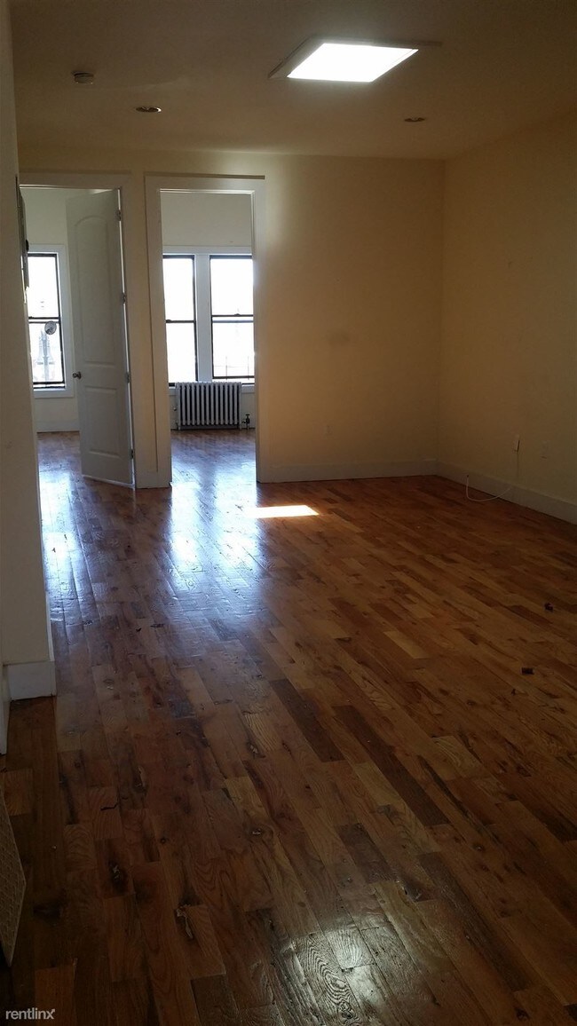 Building Photo - 6222 Myrtle Ave