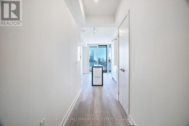 Building Photo - 1 Fairview Rd E