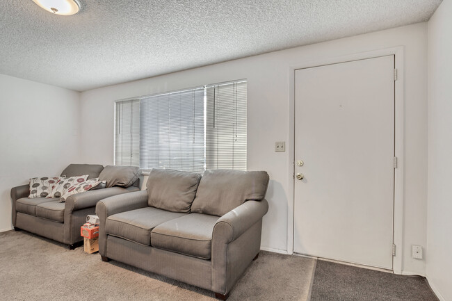 Building Photo - 362 E 700 N
