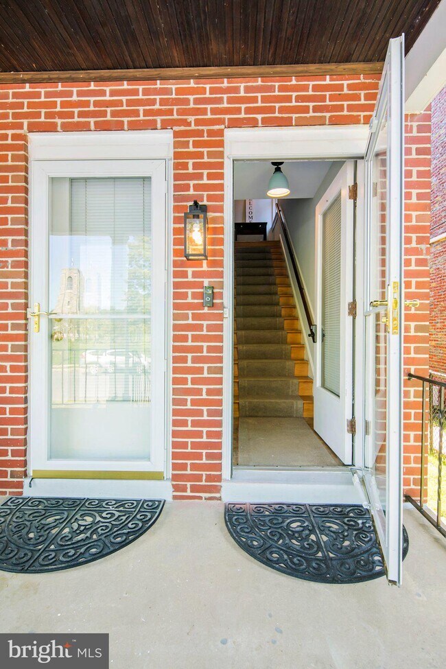 Building Photo - 226 Carroll Parkway Unit B