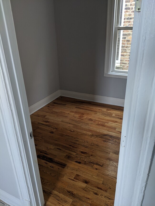 Bedroom 5 / office space (the smallest bedroom) - 4525 S Vincennes Ave