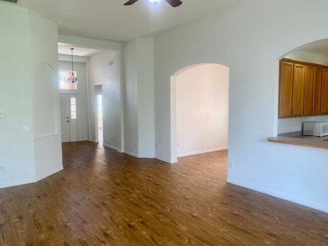 Building Photo - Beautiful 3/2 Home in Citrus Park Area!