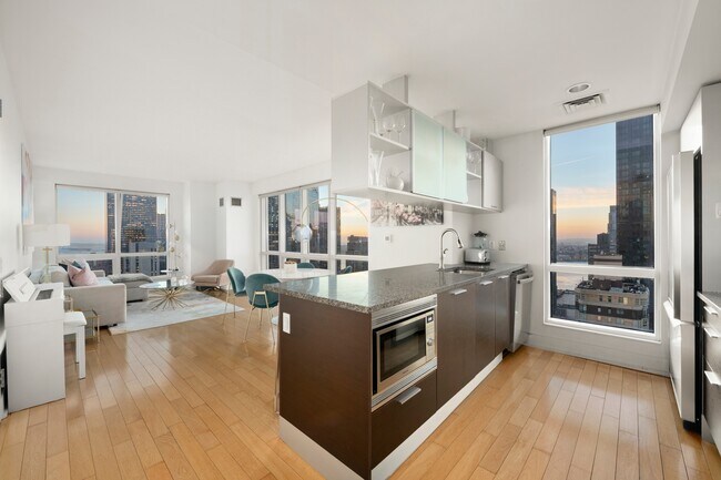 Building Photo - 350 W 42nd St