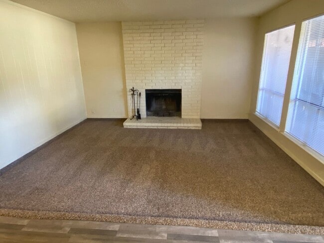 Foto del edificio - SPACIOUS 3 bedroom 2.5 bathroom townhome