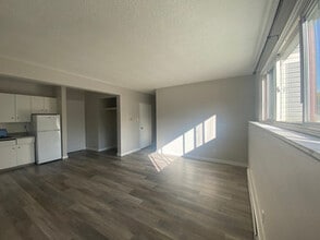 Building Photo - Sorrento Manor