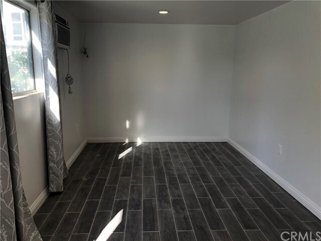 Building Photo - 6813 Lotus Ave