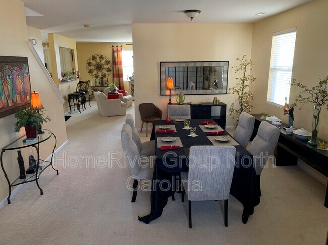 Building Photo - 7404 Lamplighter Close Dr