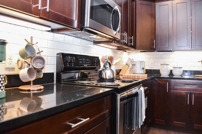 Building Photo - Fountaine Bleau Central Landing