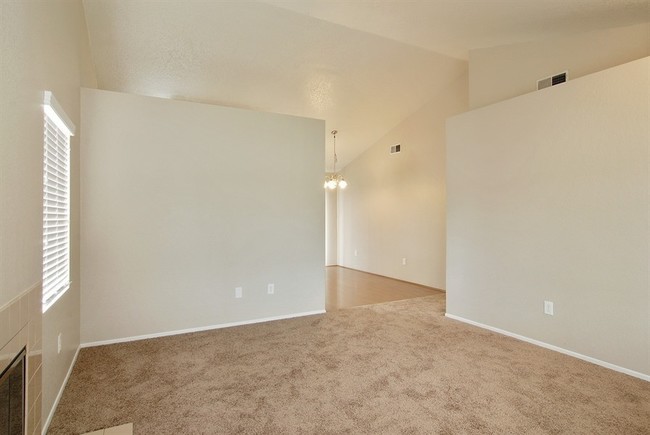 Building Photo - 4342 Riverbend Ln