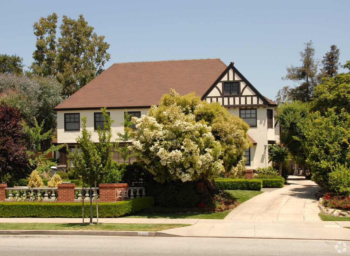 Primary Photo - 1916 Huntington Dr