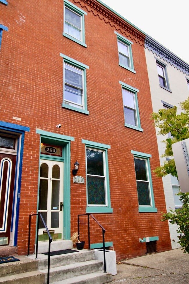 Building Photo - 260 North St