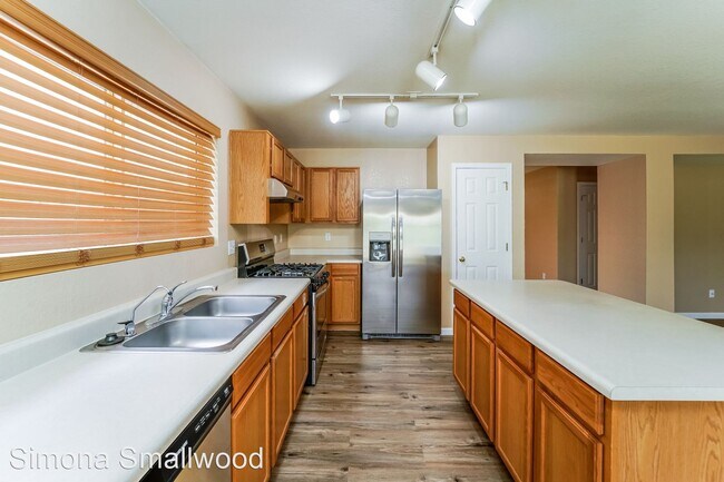Foto del edificio - 4 br, 2 bath House - 698 W Buffalo Grass D...