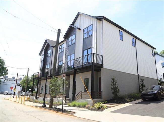 Building Photo - 1350 May Ave SE