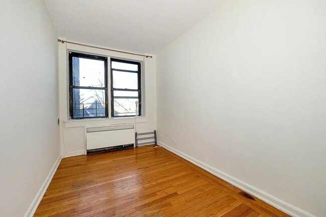 Foto del edificio - 445 W 240th St
