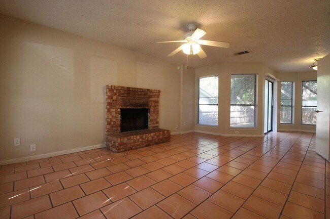 Foto del edificio - 9002 Sanger Dr