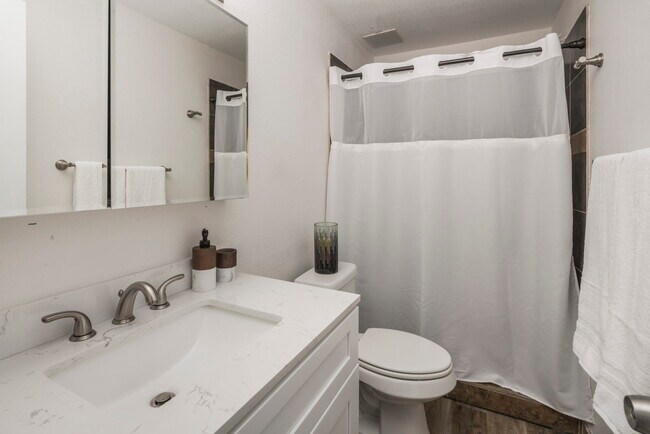 Building Photo - 213 E Minton Dr