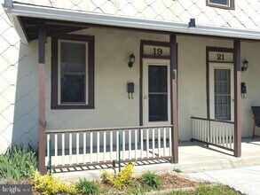 Building Photo - 19 E Millbrooke Ave