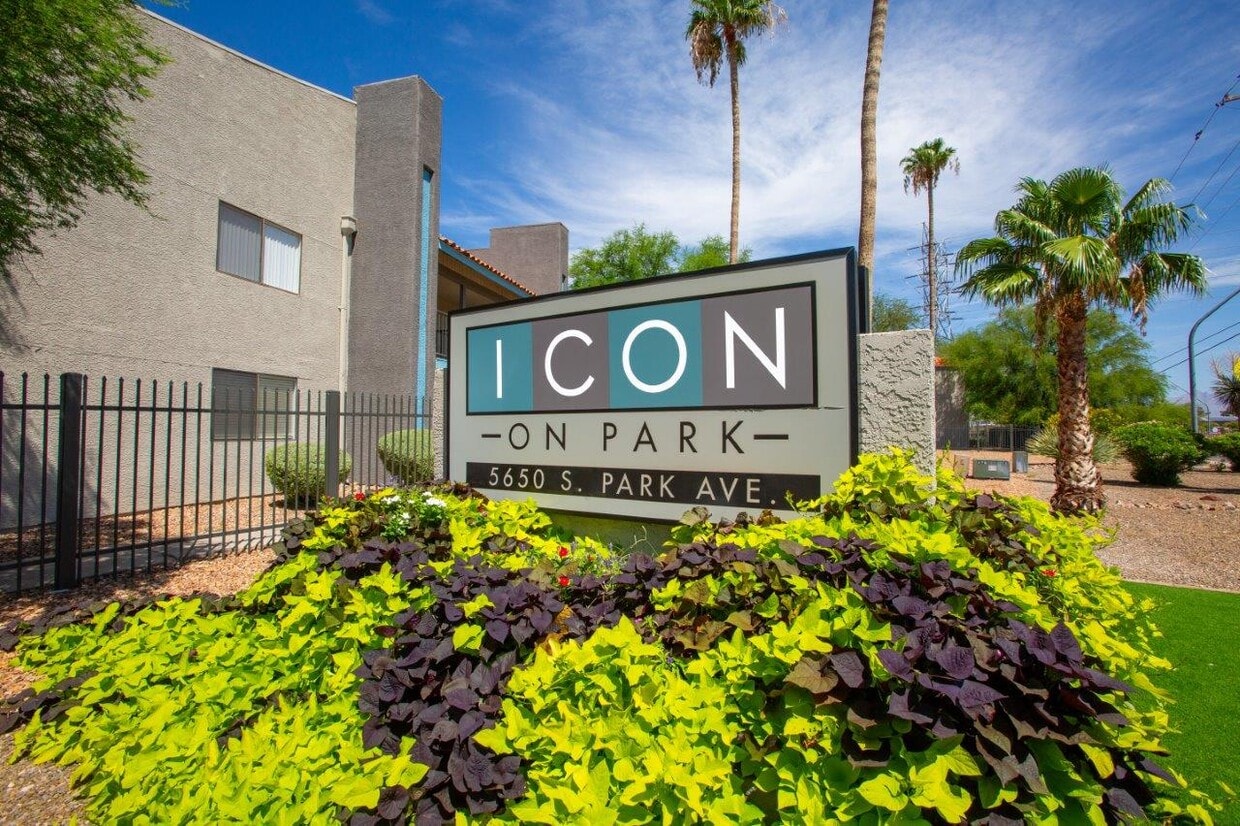 Primary Photo - Icon on Park