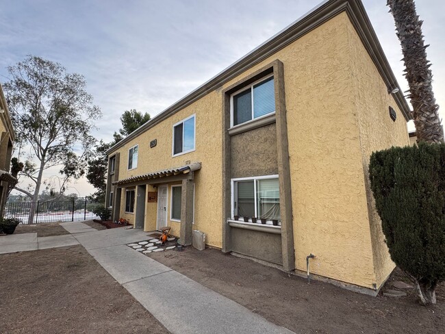 Building Photo - 2 Bedroom Condo in San Diego