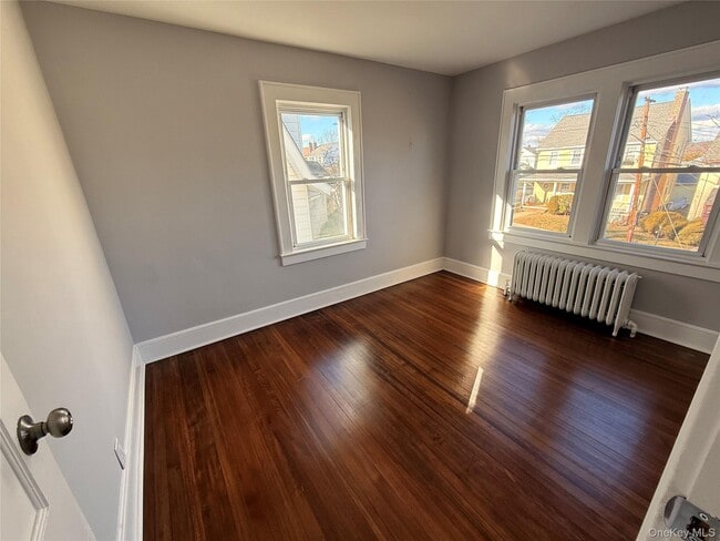 Building Photo - 10 Irenhyl Ave