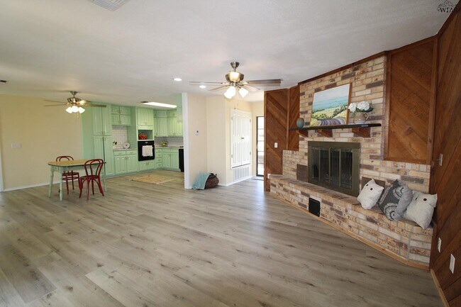 Foto del edificio - 1218 Christine Rd