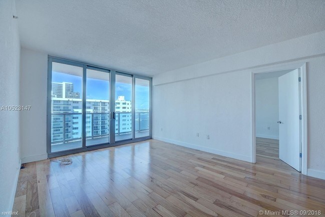 Building Photo - 2 br, 2 bath Condo - 7601 E Treasure Dr Ste 9