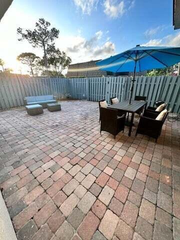 Building Photo - 4019 Palm Bay Cir