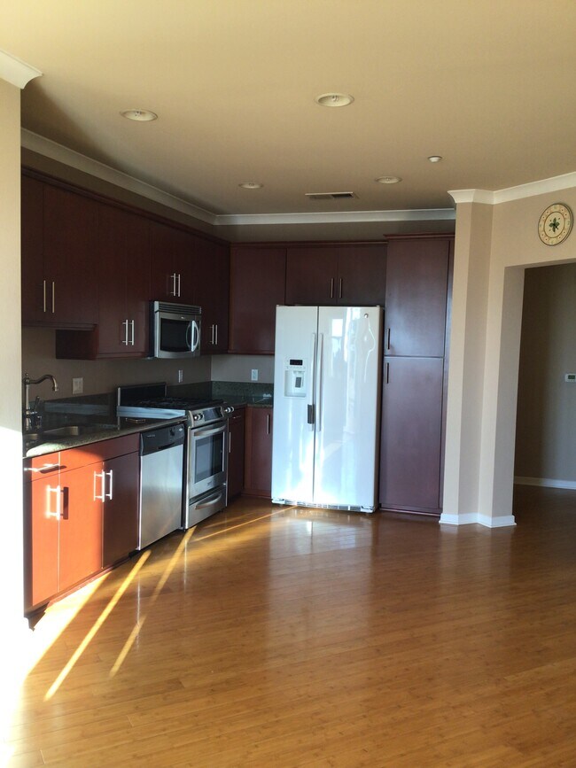 Kitchen - 3687 4th Ave