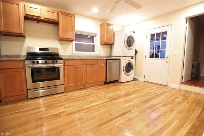 4 Br 1 Bath Apartment 215 Cedar St 2 For In 4 Br 1 Bath Apartment 215 Cedar St