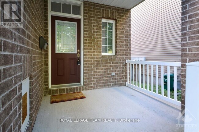 Building Photo - 252 Tandalee Crescent