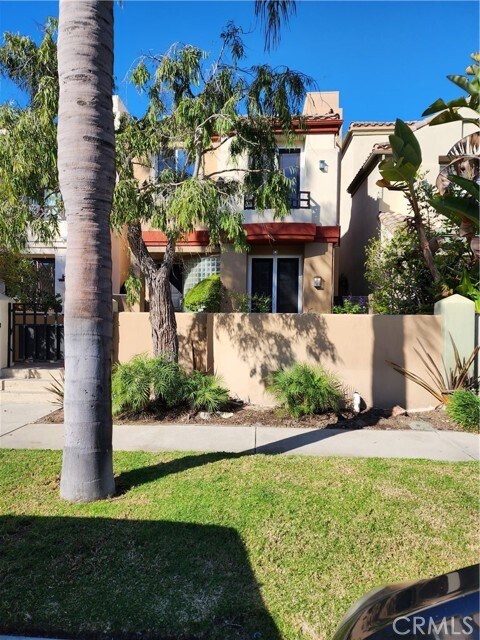 Primary Photo - 525 20th St