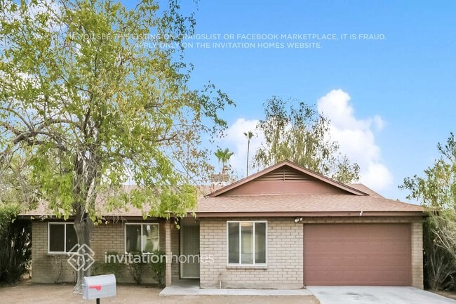 Building Photo - 701 N Comanche Dr