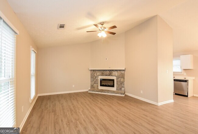 Foto del edificio - 6924 Hickory Log Rd