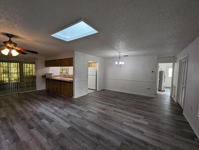 Building Photo - 240 SE 2nd Ave