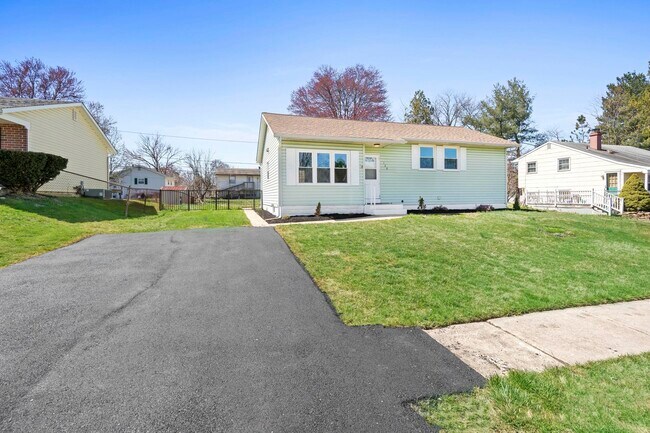 Building Photo - 120 Rolling Dr