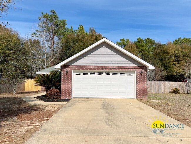 Building Photo - Stunning 3 Bedroom home is Crestview!
