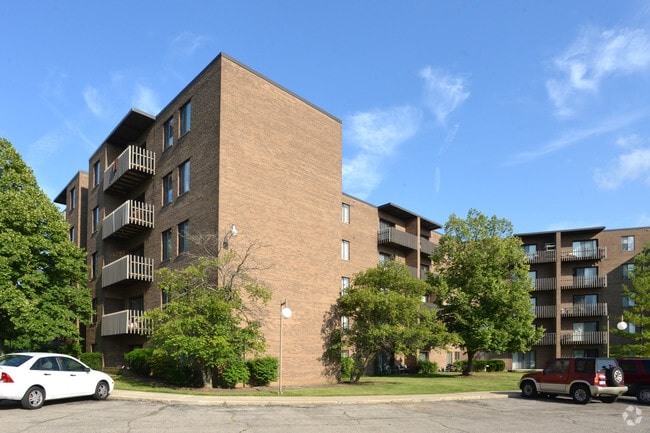 The Spyglass Apartments Cincinnati Oh Building Photo The Spyglass