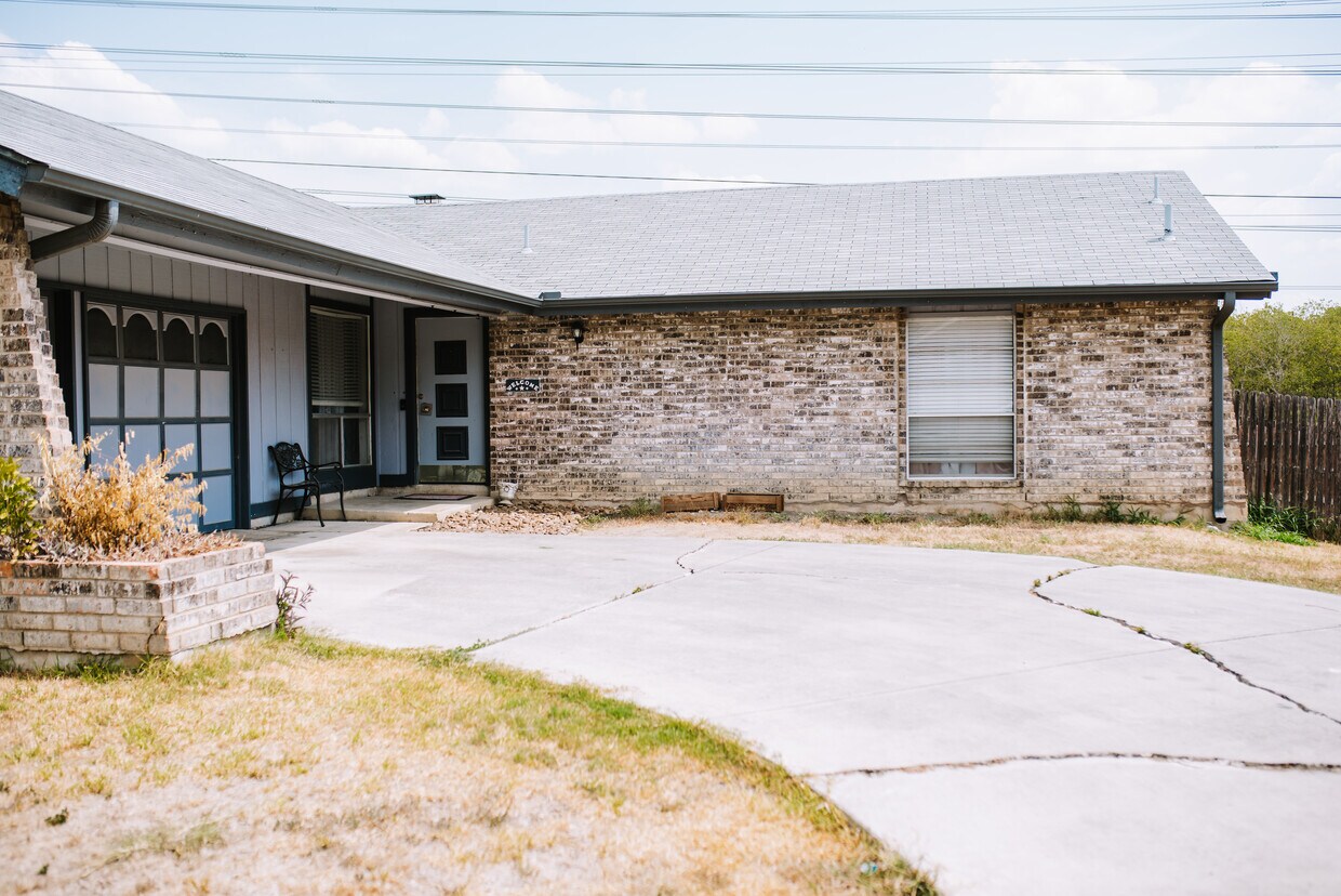 5403 Cerro Vista St, San Antonio, TX 78233 House Rental in San