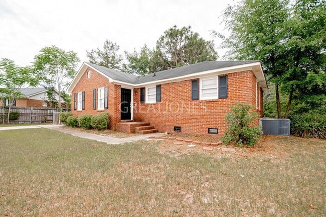 Building Photo - 219 Oak Ridge Ln
