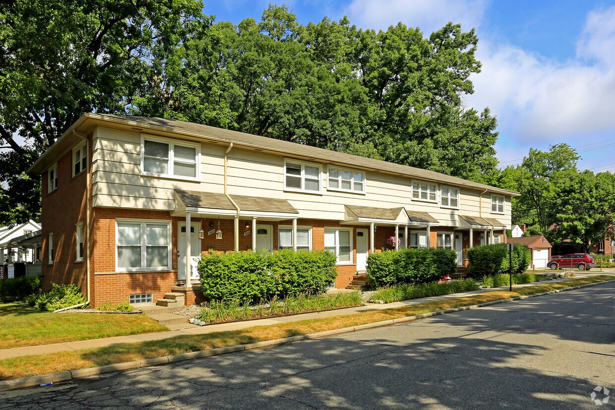 19051925 Planavon St, Ferndale, MI 48220 Apartments in Ferndale, MI