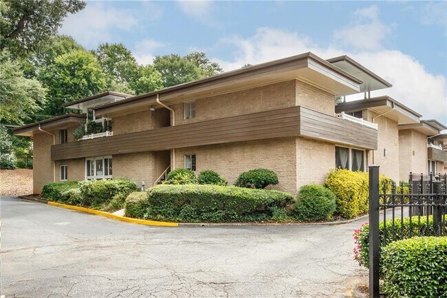 Building Photo - 346 Carpenter Dr NE