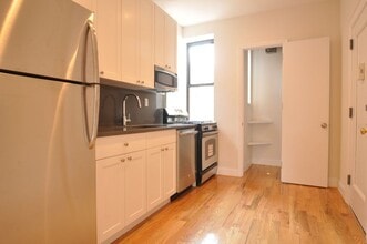 Building Photo - 358 W 45th St
